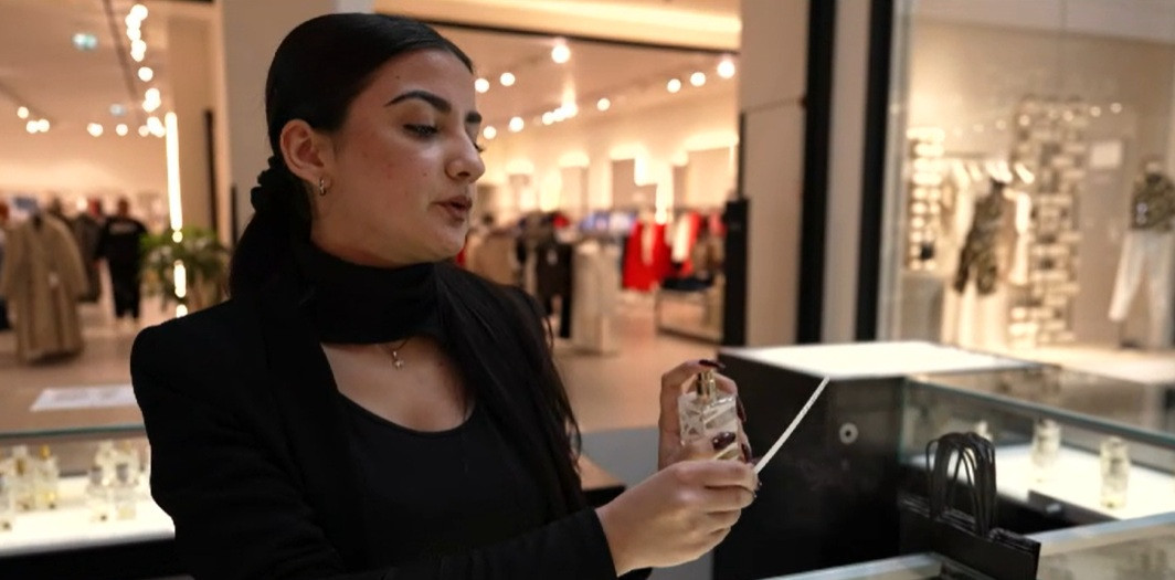 Fenomenul „dupe” are priză la tinerii din Generația Z. De ce este o nouă sursă de cumpărături la un preț rezonabil