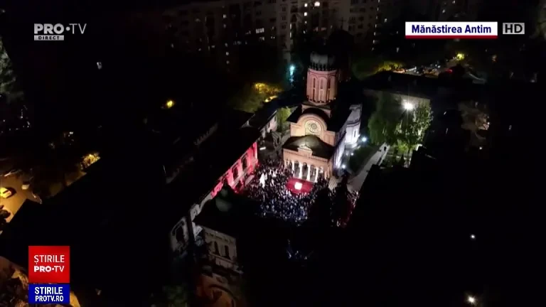 Slujbe impresionate de Înviere, în bisericile din București. „Hristos a Înviat! Paștele este ceva minunat!”