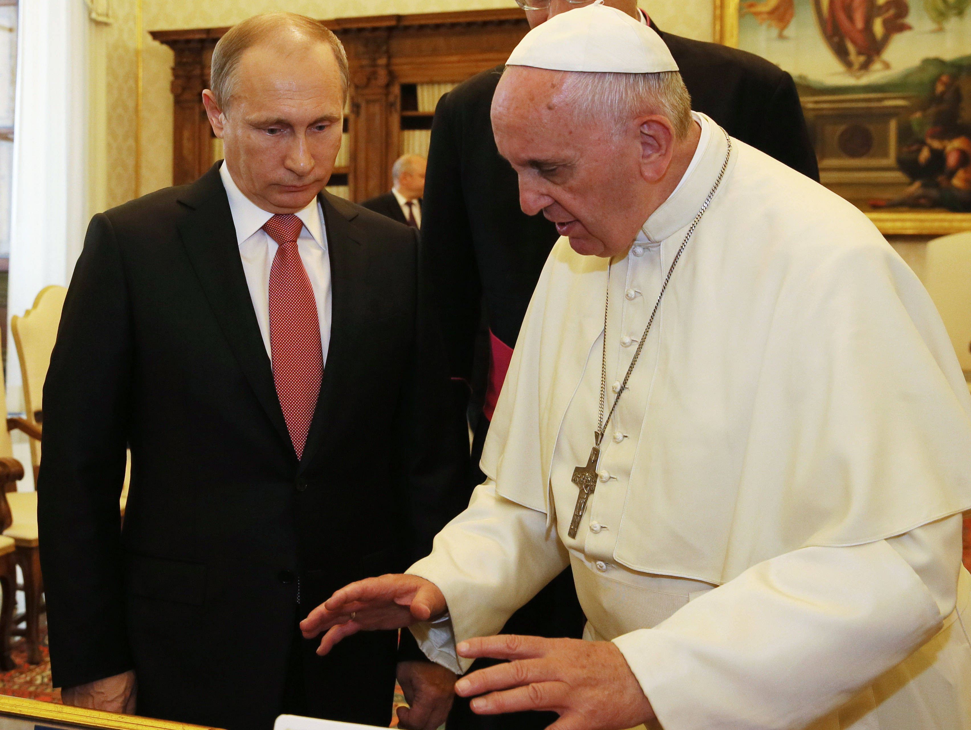 Ce a spus Vladimir Putin despre moartea Papei Francisc. Omagiul transmis de Volodimir Zelenski