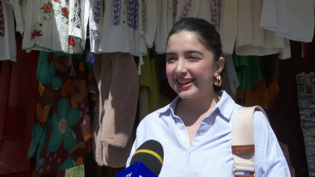 Cum a reacționat Henan, o fată din Algeria venită în Poiana Brașov, când s-a trezit înconjurată de brazi verzi