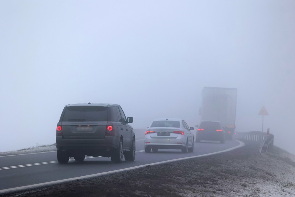 Cod galben de ceață anunțat de ANM în mai multe judeţe. Regiunile în care va fi vizibilitatea scăzută