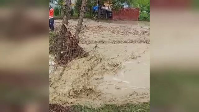 Cod de vreme extremă în jumătate din țară: ”A venit apa dintr-odată mare”. Zonele în care sunt preconizate inundații