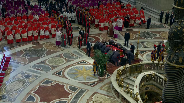 Vaticanul, un uriaș altar în aer liber pentru Papa Francisc. Ce s-a întâmplat cu ”inelul pescarului”, simbolul papalității