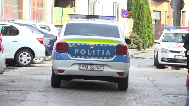 O șoferiță aflată sub influența alcoolului a blocat circulaţia după ce a ajuns cu maşina pe calea ferată din Eforie Nord