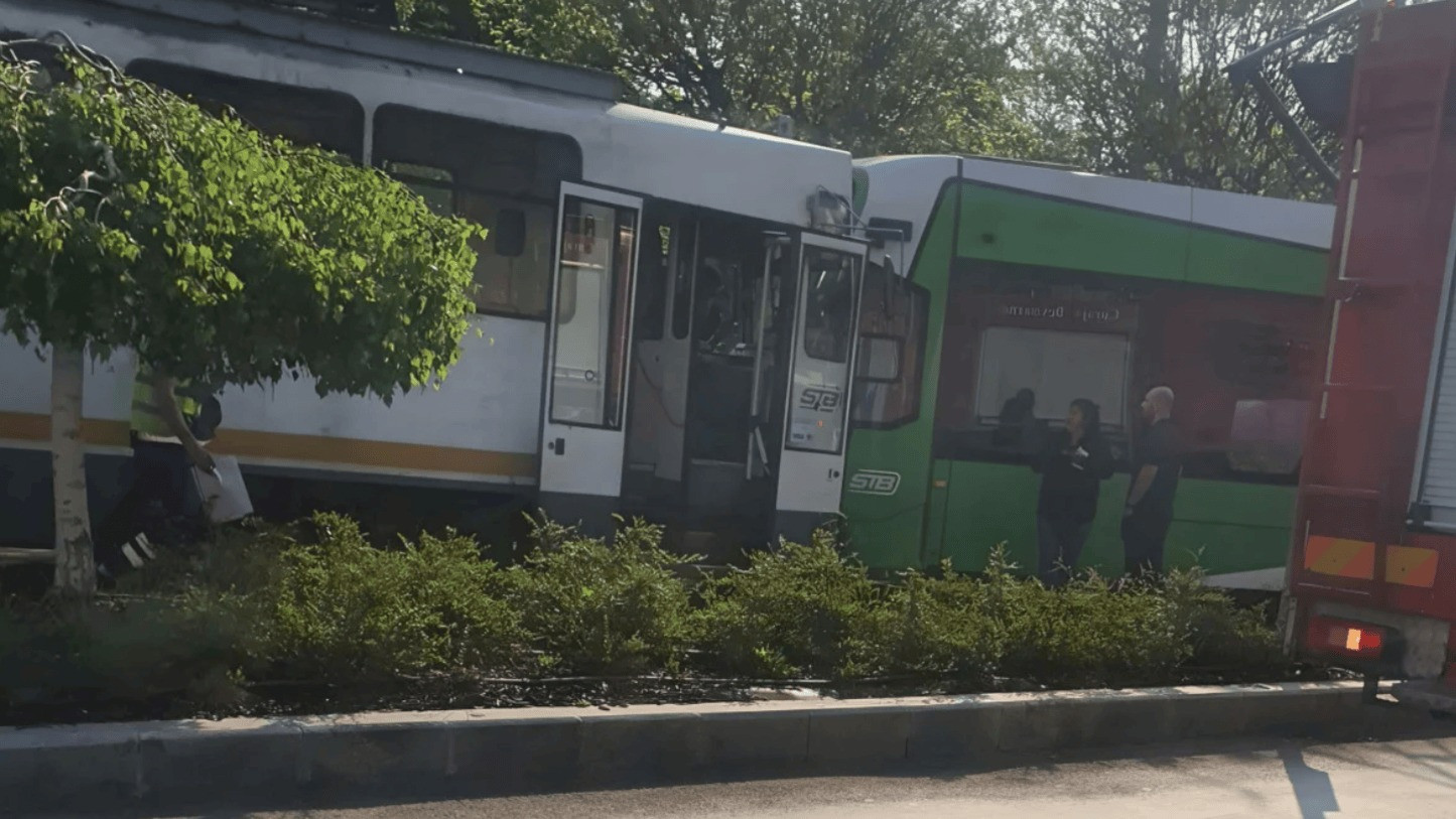 Două tramvaie s-au ciocnit la Eroii Revoluției. Circulația este blocată pe mai multe linii