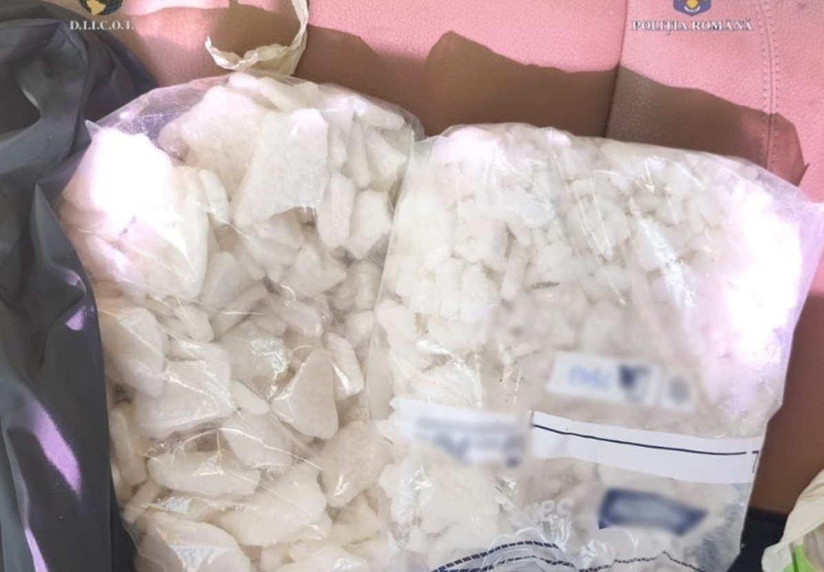 Un traficant a încercat să vândă droguri de 70.000 de lei unui polițist, în Timiș. Ofițerul era sub acoperire