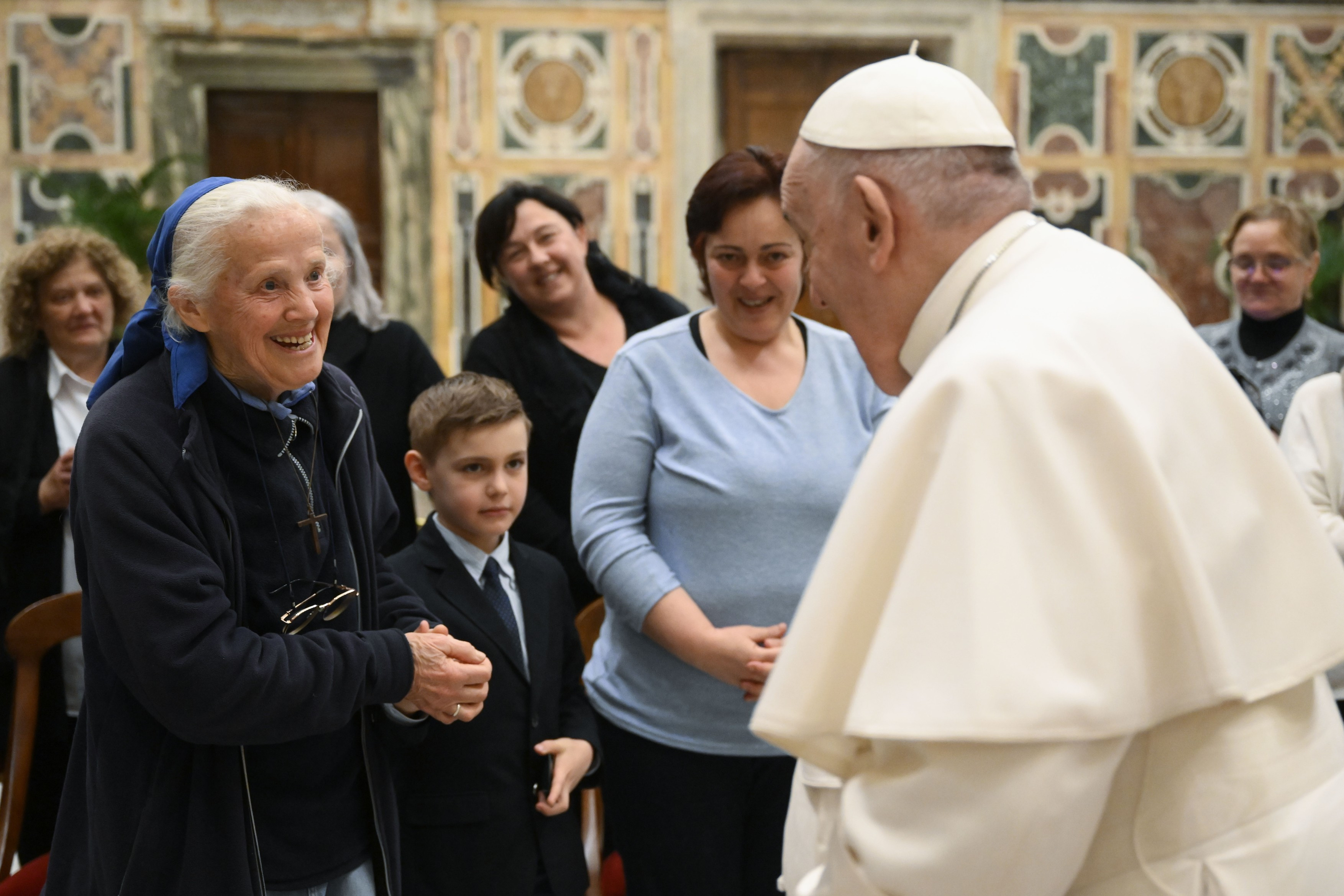 maicuta genevieve papa francisc