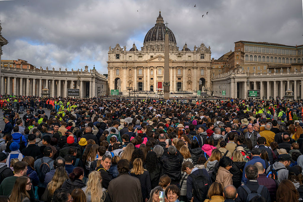Papa Francisc a fost înmormântat în bazilica Santa Maria Maggiore. Peste 400.000 de persoane au fost prezente