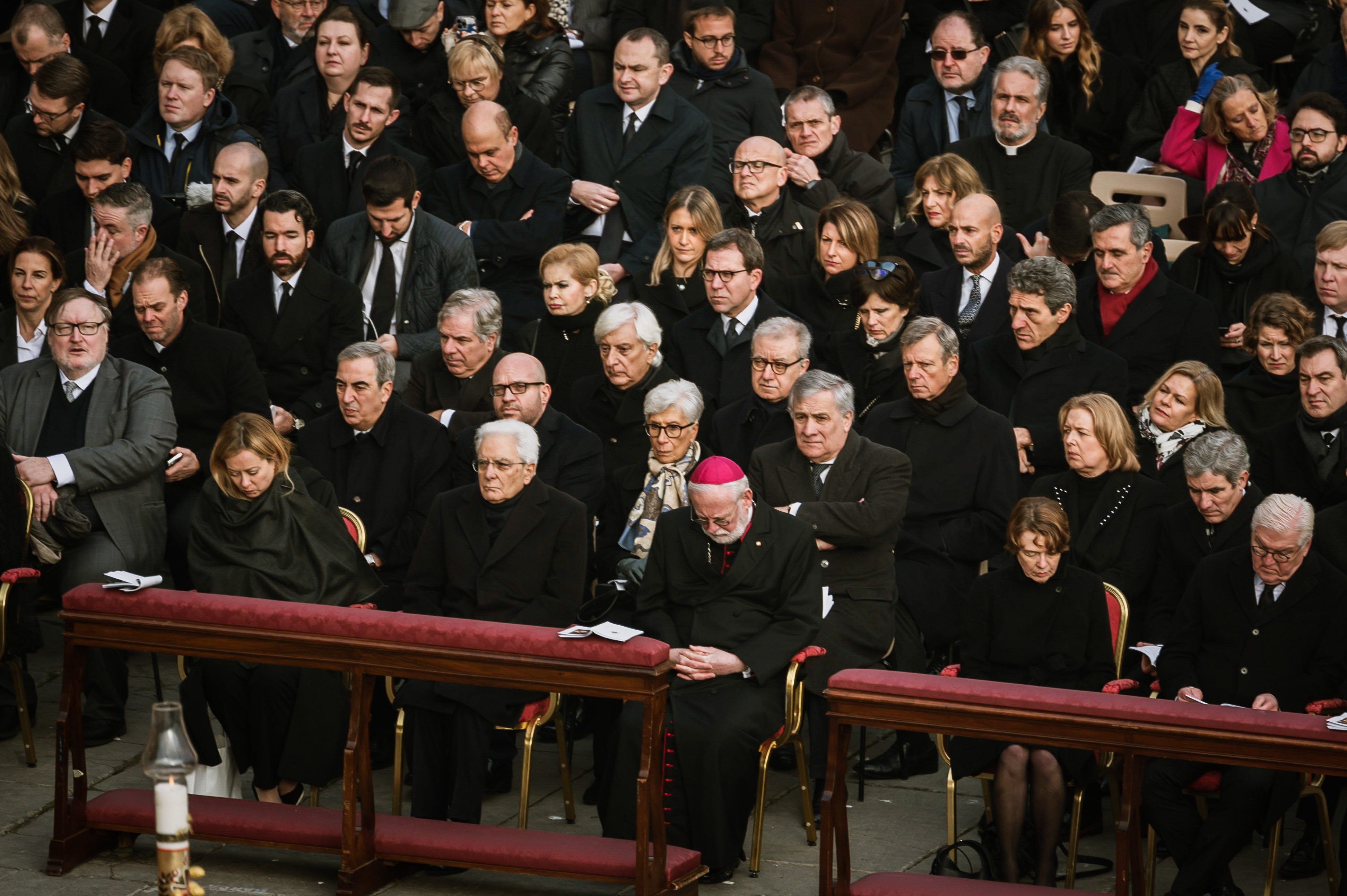 Tot ce trebuie să știi despre funeraliile Papei Francisc. Cum trebuie să se &icirc;mbrace participanții