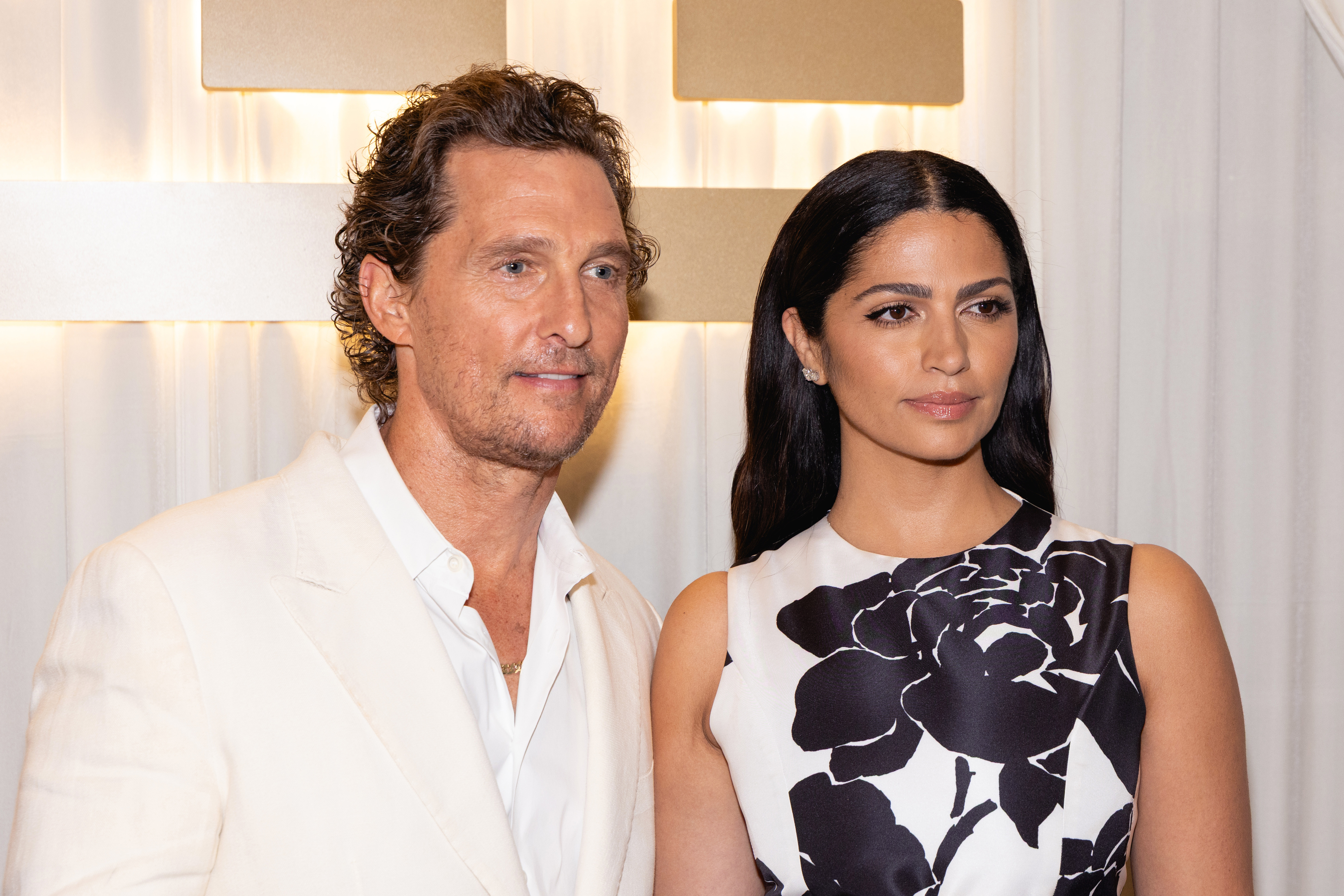 Matthew McConaughey, apariție rară pe covorul roșu alături de familie. Cum arată cei trei copii ai actorului. GALERIE FOTO