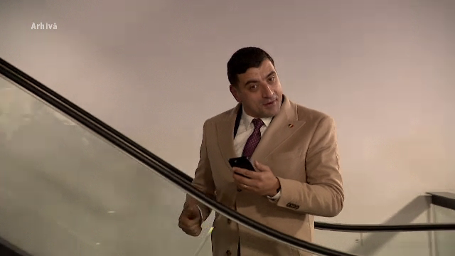 Plicuri cu bani și pomelnice pentru Călin Georgescu, trimise preoților de parlamentari AUR. Care este ”partea jenantă”