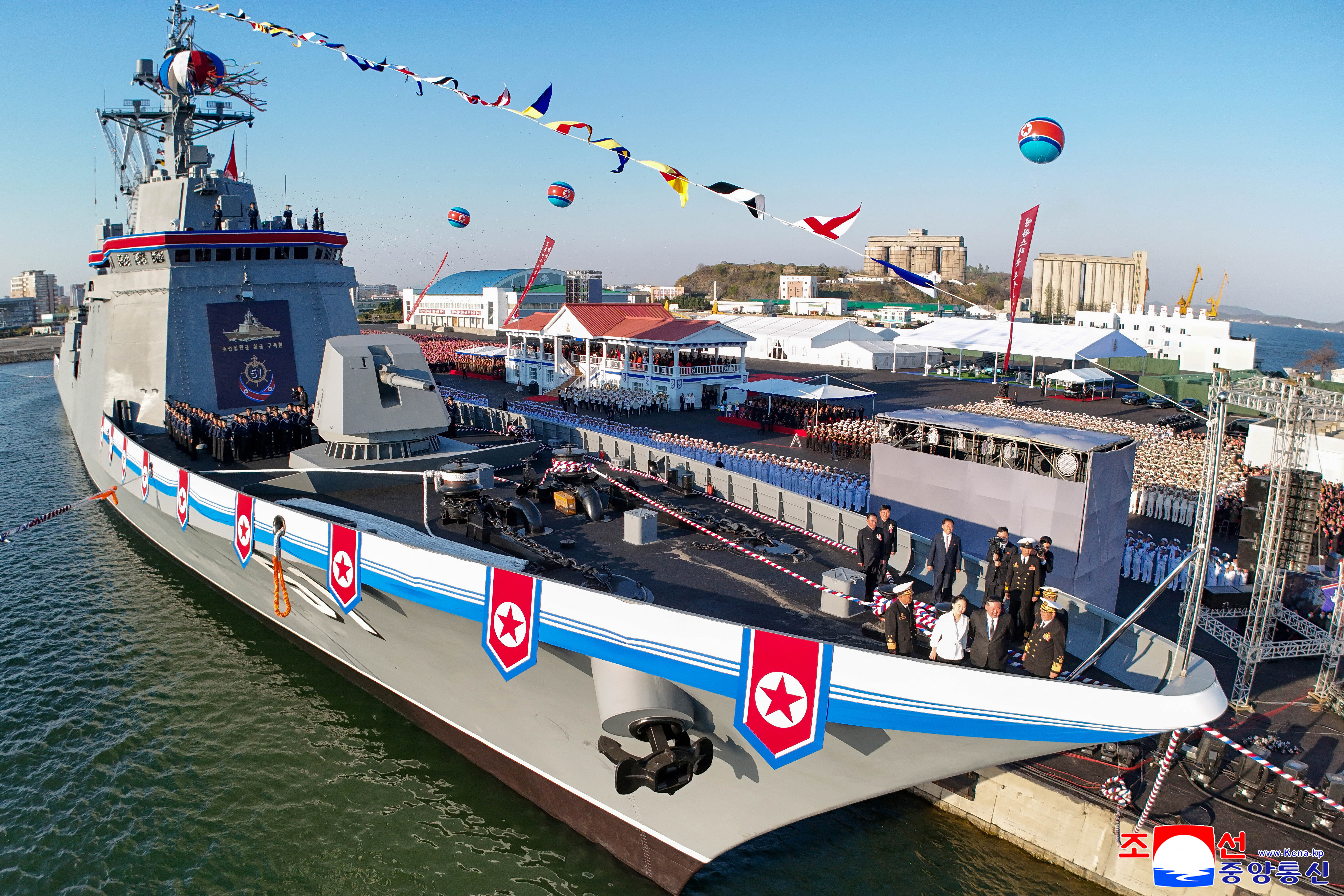 Coreea de Nord prezintă o nouă navă de război