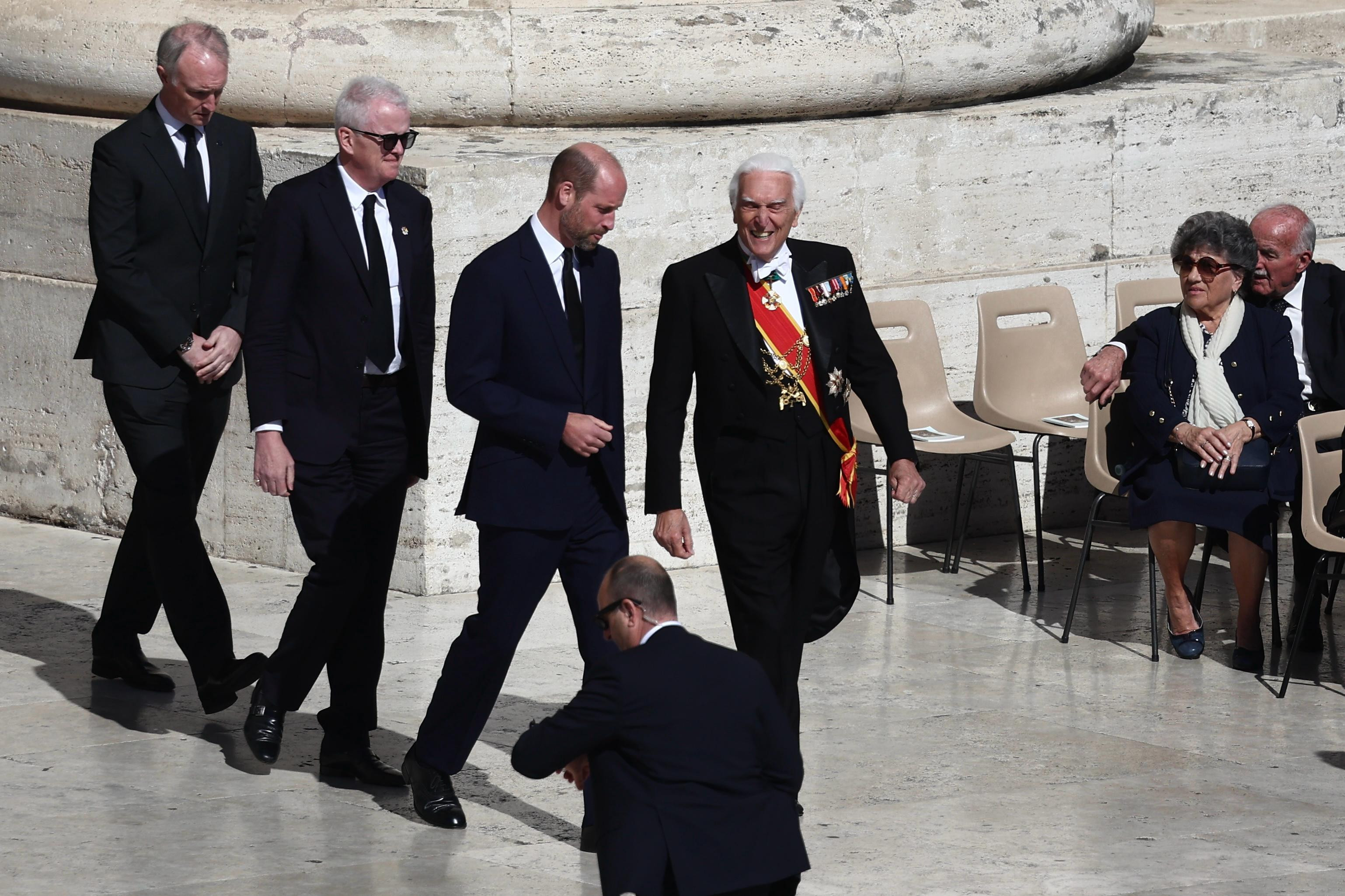 Prinţul William l-a reprezentat pe Regele Charles al III-lea la funeraliile Papei Francisc. FOTO