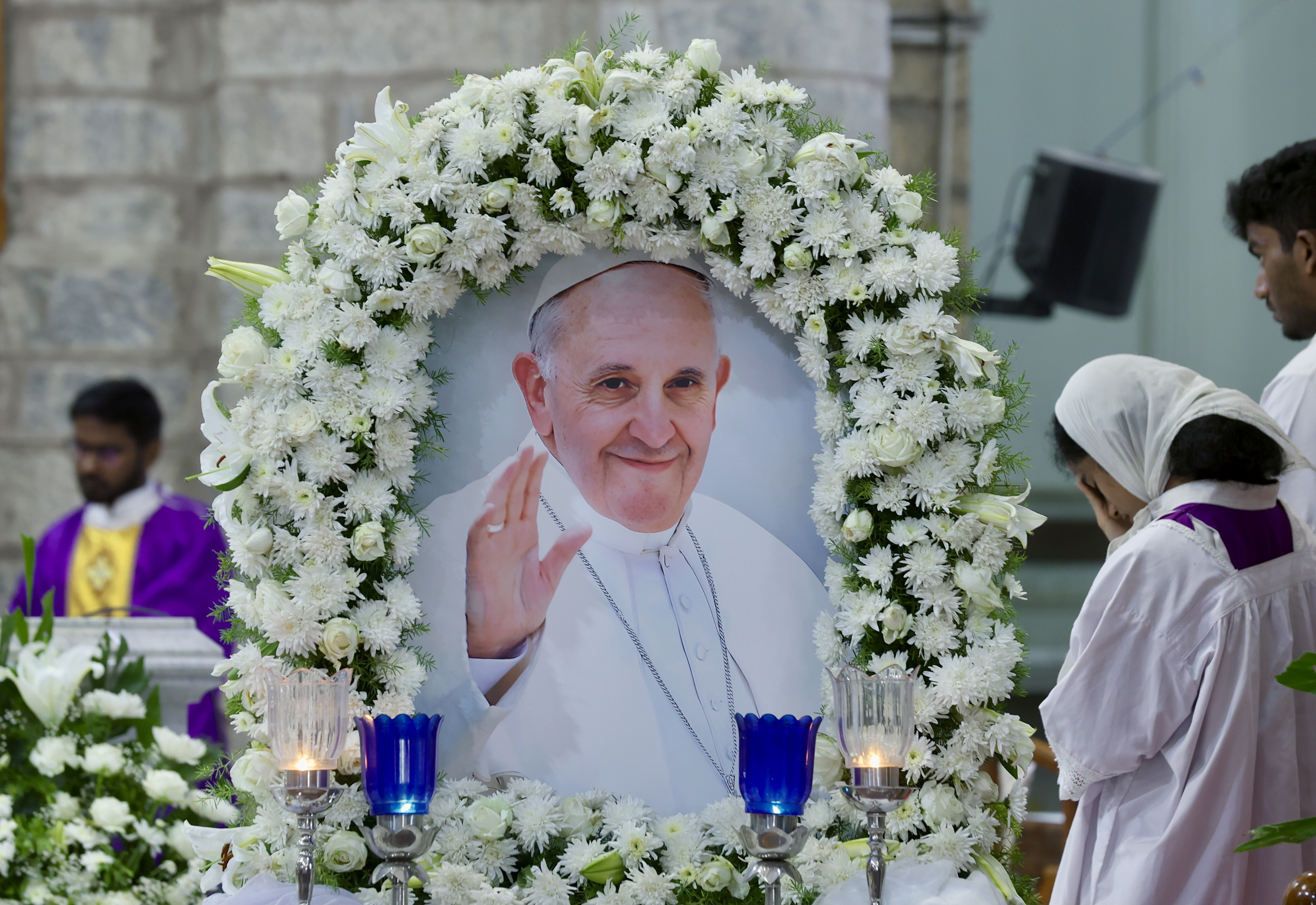 Preot român: ”Chiar dacă a fost despărțirea pământească de Papa Francisc, am văzut acolo sărbătoare, zâmbete, bucurie”