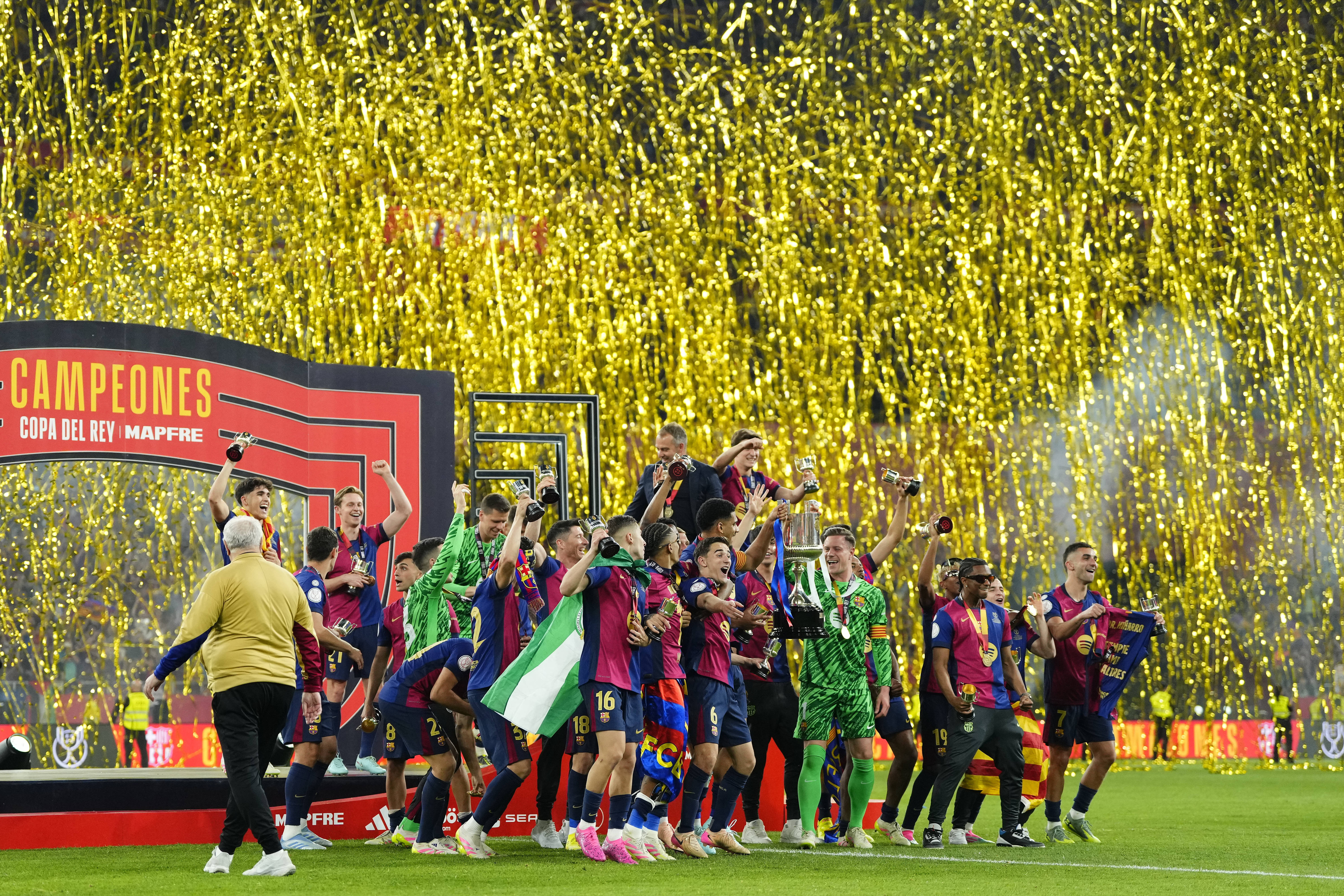 FC Barcelona a câştigat Cupa Spaniei pentru a 32-a oară. A învins cu 3-2 după prelungiri pe Real Madrid. FOTO