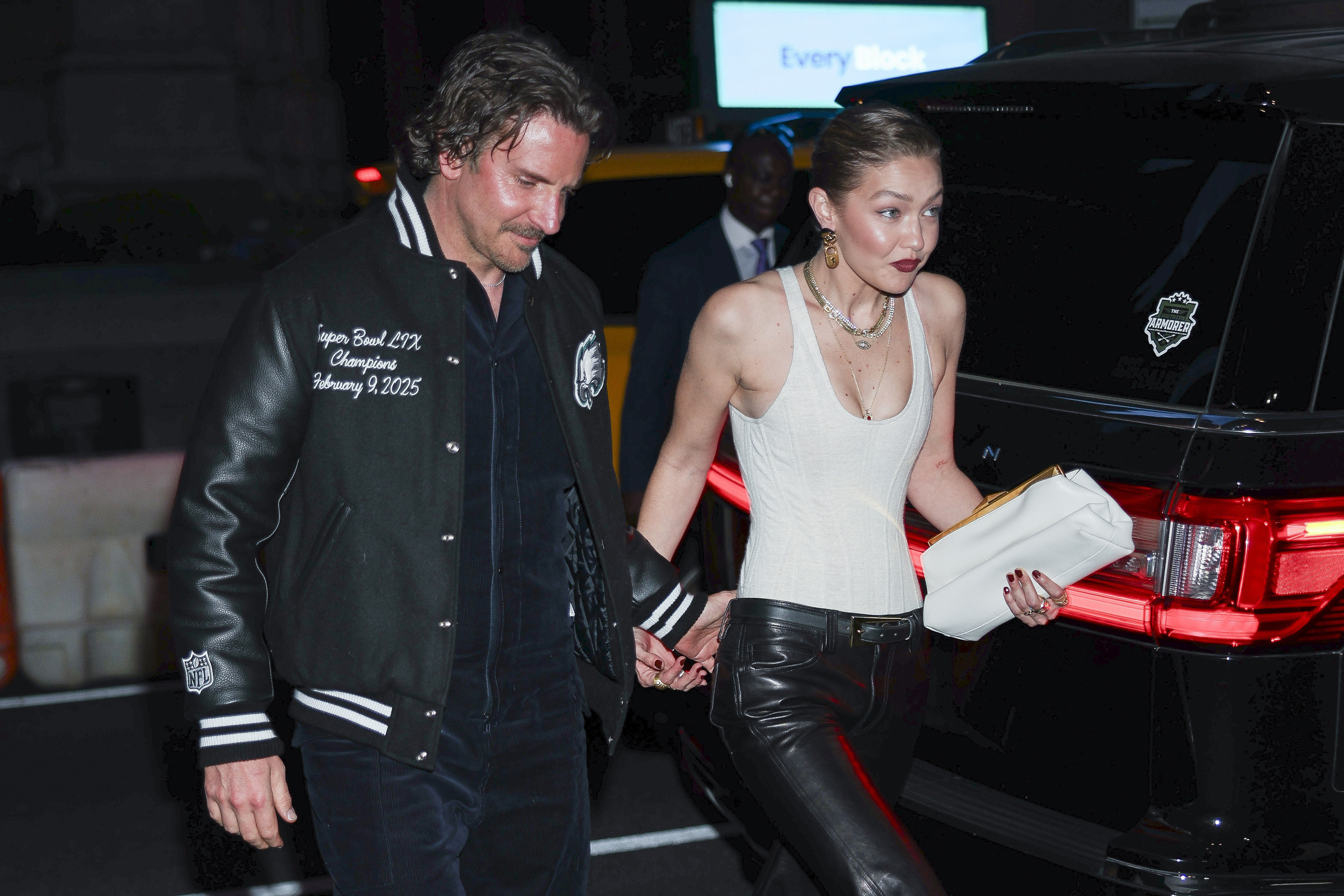 Cum și-a sărbătorit Gigi Hadid ziua de naștere. Anne Hathaway, printre invitați. GALERIE FOTO