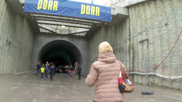VIDEO. Cum arată acum Tunelurile Alina și Daniela, din viitoarea autostradă București-Sibiu. Au fost deja vizitate de turiști