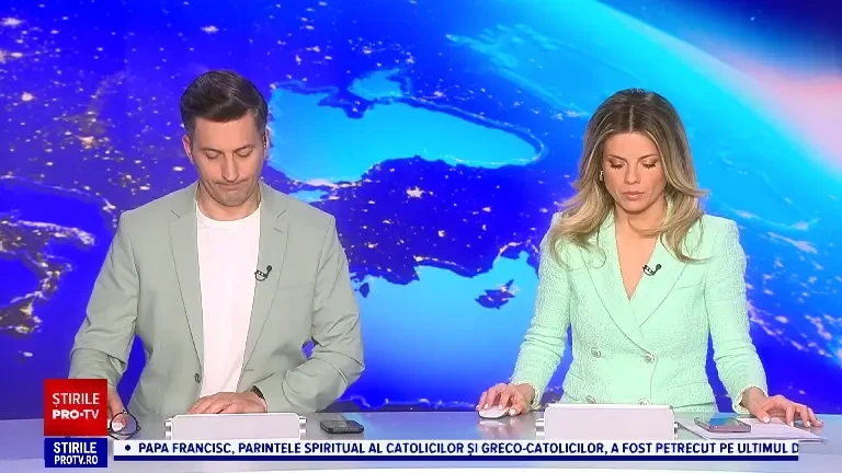 Turiștii care vor să ajungă pe Transfăgărășan cu mașina mai au de așteptat. Faimosul drum din România nu a fost deszăpezit