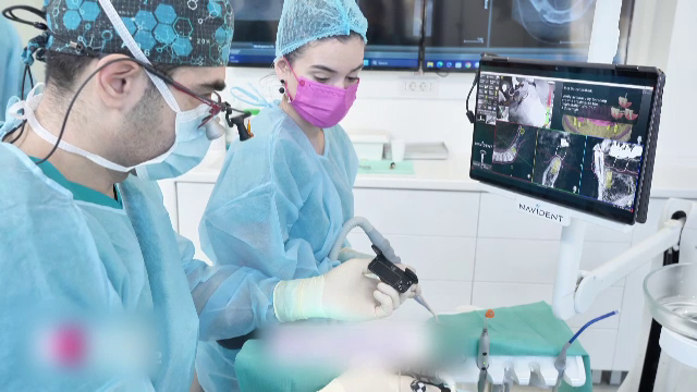 Inteligența artificială revoluționează stomatologia. Medicii pot vedea live oasele pacientului, ca într-o radiografie