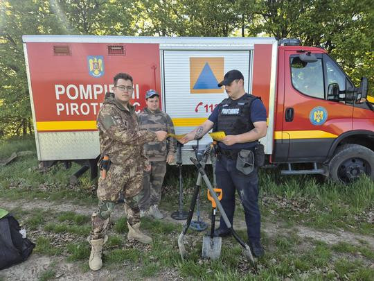 Mai mulți căutători de comori au făcut o descoperire neașteptată în Iaşi, într-o zonă preferată de turişti. FOTO