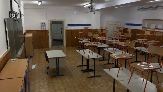 DSP a decis suspendarea cursurilor la liceul din Sibiu unde zeci de copii s-au simțit rău. Cauza nu a fost descoperită