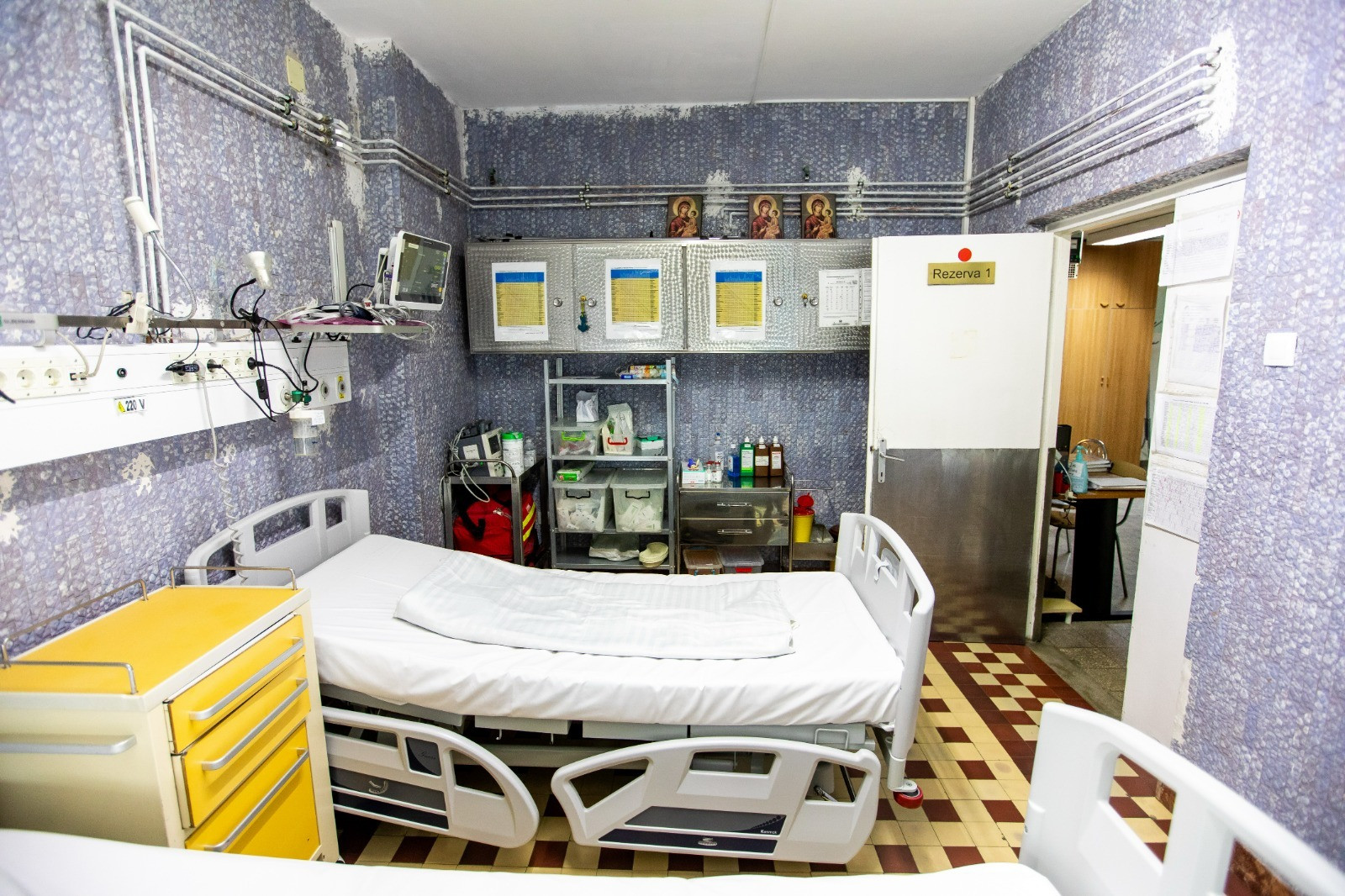 În doar 9 luni, Salvați Copiii România a reabilitat integral și dotat secții ale celei mai mari maternități din țară