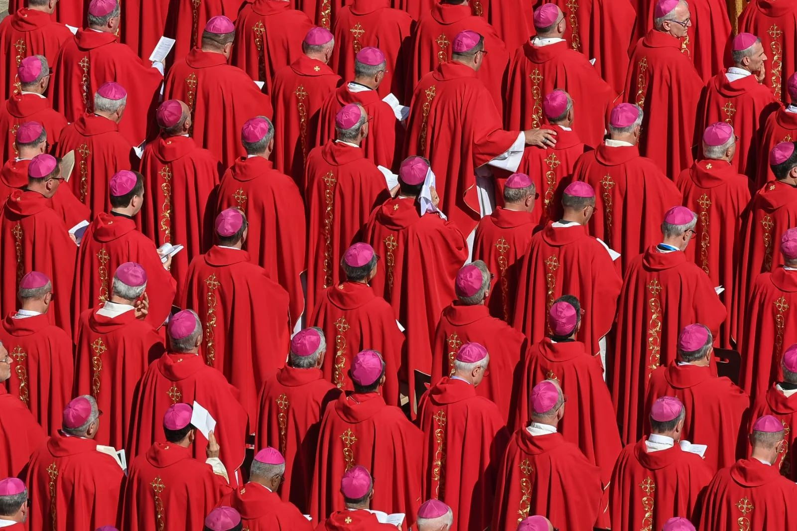 Ce semnificaţie are numele papei? Întreaga lume aşteaptă momentul când noul pontif va ieşi în balcon