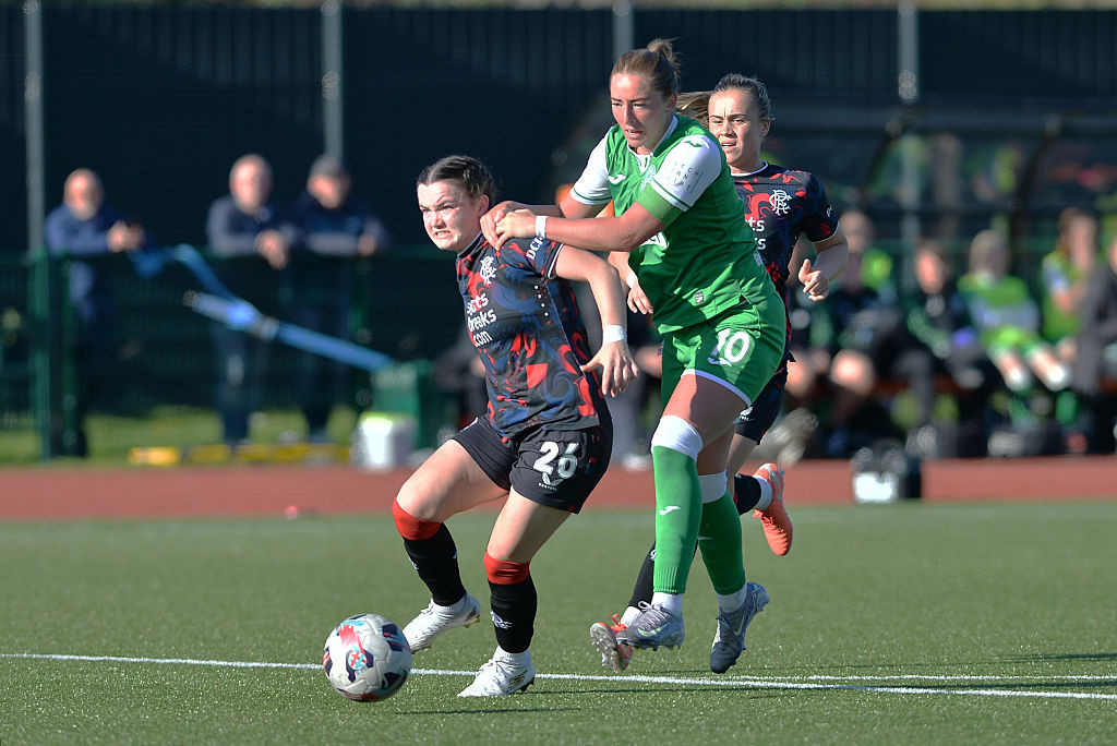 Statul european care a interzis femeile transgen în competițiile feminine de fotbal