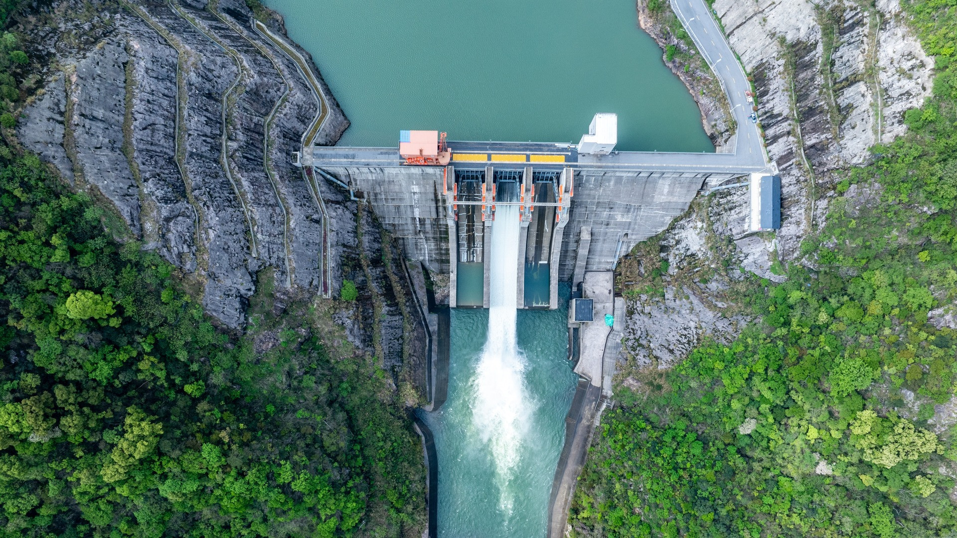 Hidrocentralele devin proiecte de siguranță națională. Când ar trebui să fie gata proiectele începute înainte de Revoluție