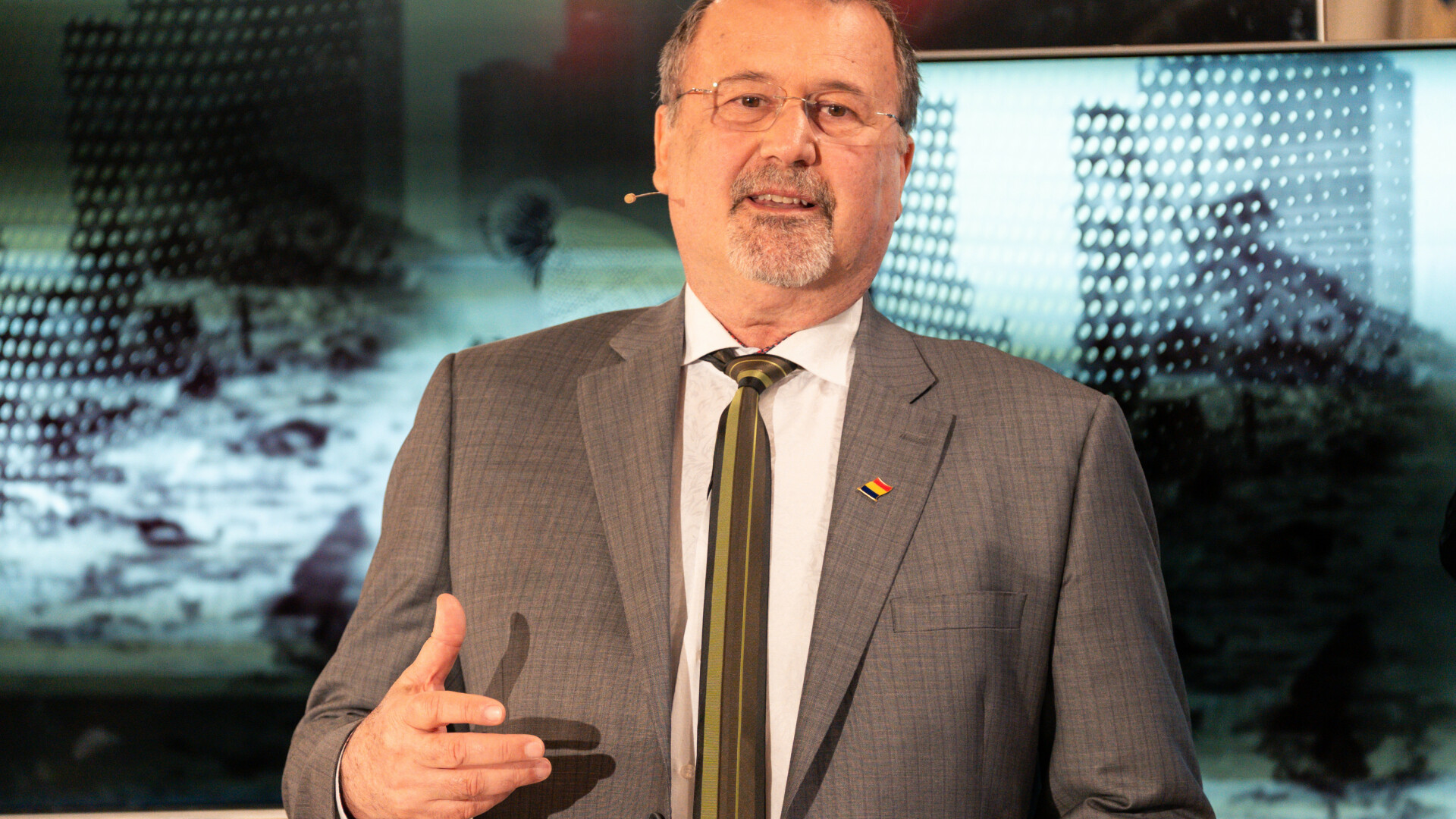 John-Ion Banu-Muscel promite o petrecere la Cotroceni, dacă devine preşedinte. „Toată lumea este invitată”