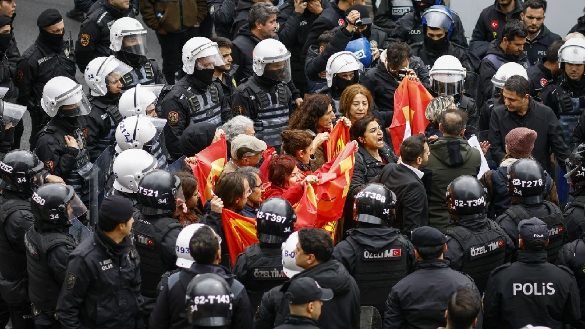 Sute de oameni au fost arestați în Istanbul, pentru că participau la sărbătorirea zilei de 1 Mai
