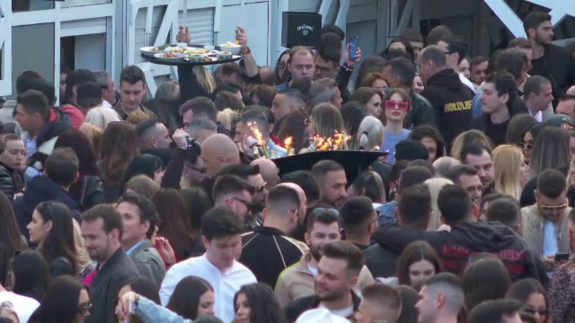 Cât ”face” o seară într-un club de fițe din Maiama, de 1 Mai: ”Poate 1.000 – 1.500 euro. Nu e așa mult”