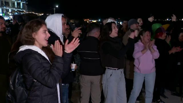 1 Mai prelungit în Vama Veche: Muzică live, hore și focuri de tabără. „Am bacu într-o lună, dar fără griji, că se ia”