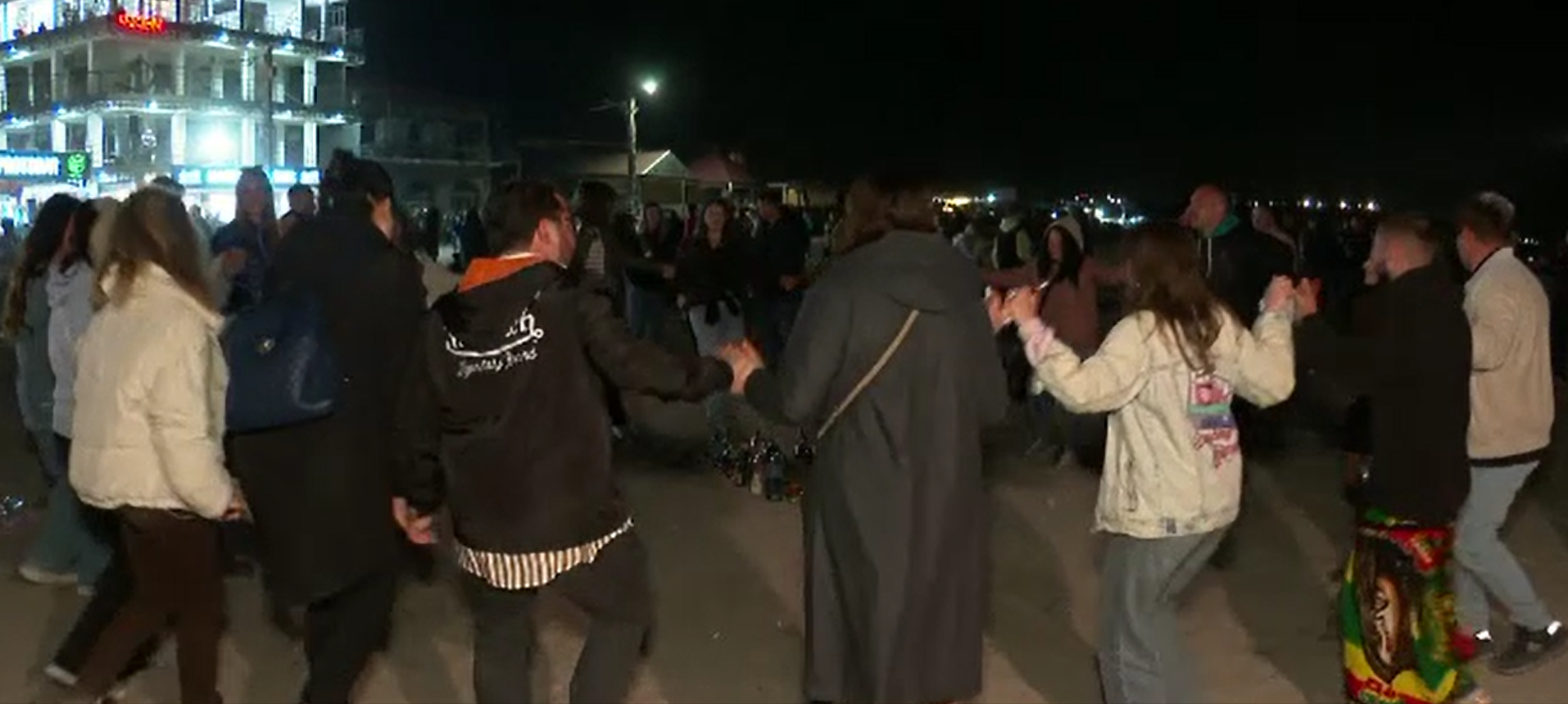 Mii de tineri pe plaja din Vama Veche. „1 Mai” entuziasmat ca altul în minivacanța petrecută pe litoral