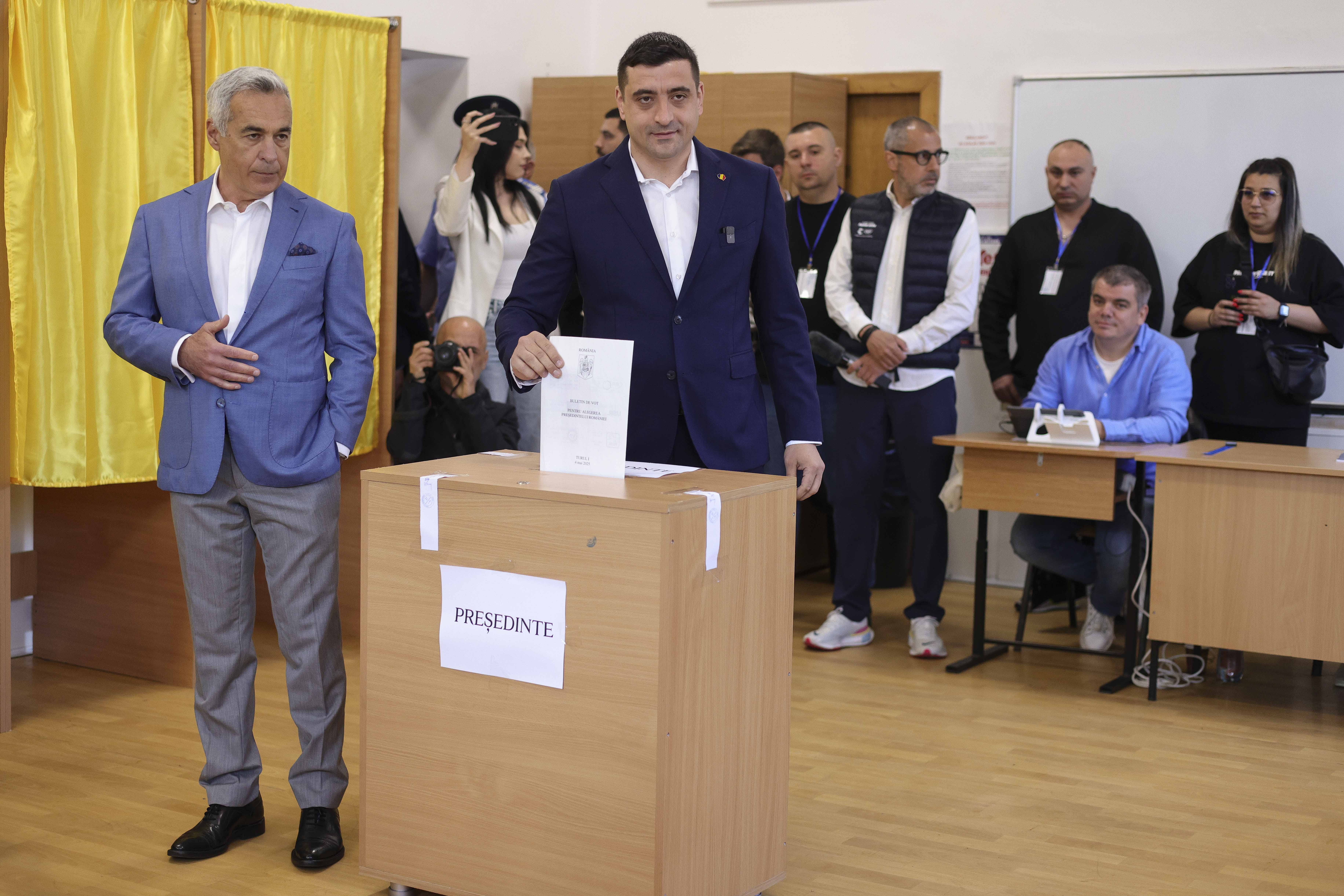 George Simion a votat împreună cu Călin Georgescu. „Suntem aici cu o singură misiune, revenirea la ordinea constituţională”