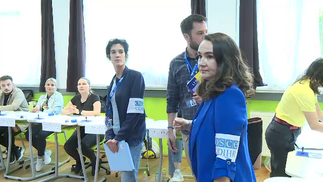 Toată lumea e cu ochii pe alegerile din România. Sute de observatori internaționali trimiși să supravegheze votul