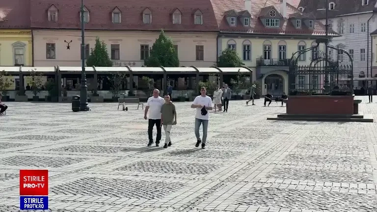 Klaus Iohannis, la slujba de duminică înaintea votului. A venit de mână cu soția