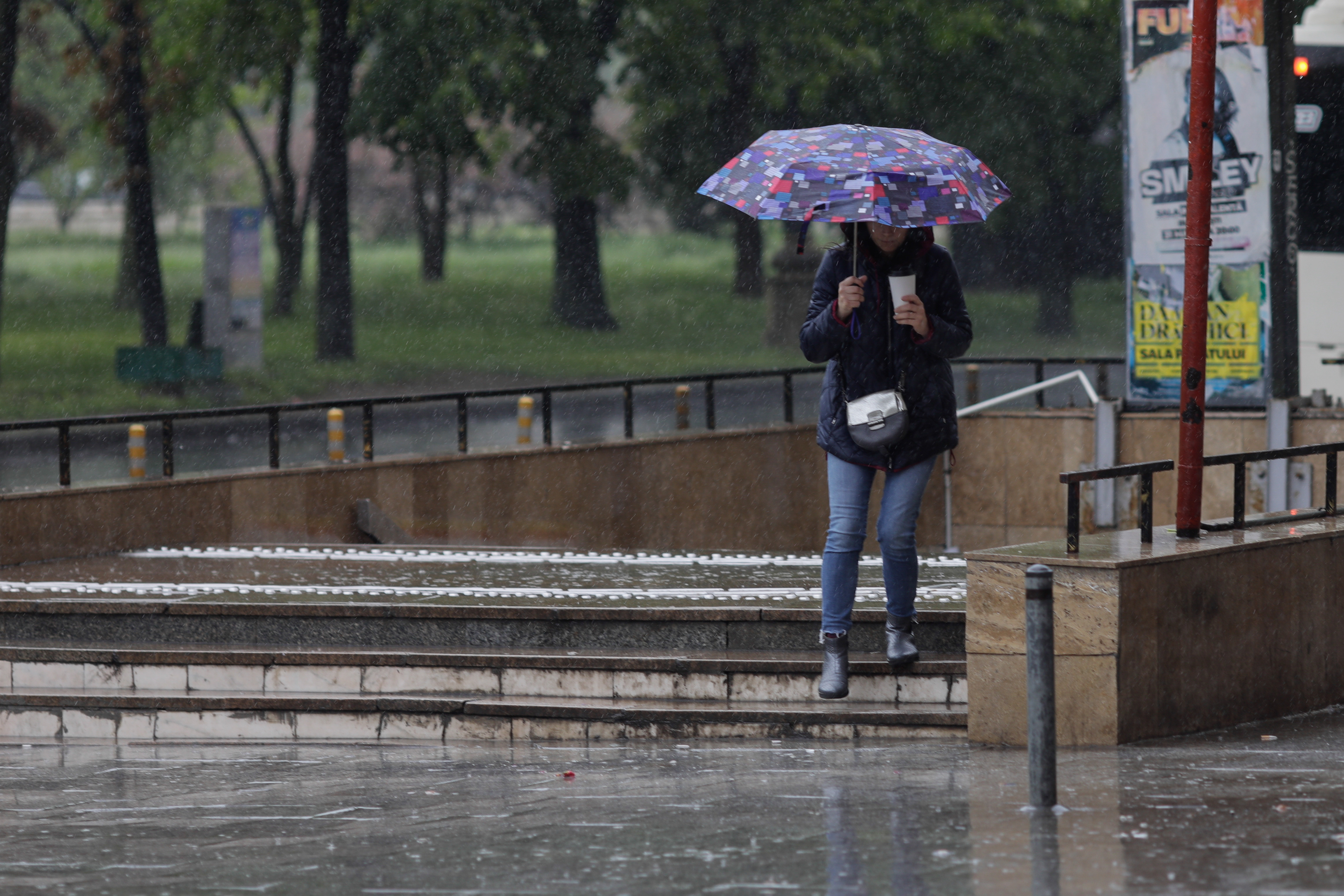 Cod portocaliu de furtuni în localităţi din şase judeţe, joi după-amiaza. Care sunt zonele vizate
