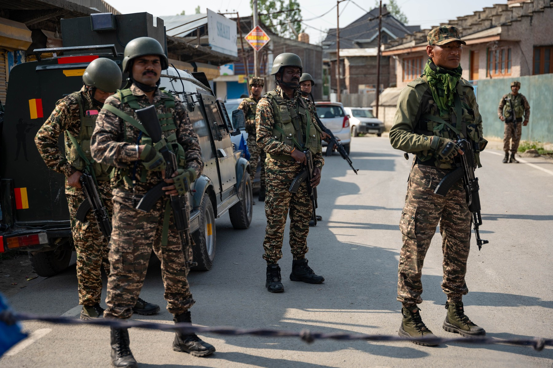 Două puteri nucleare „în război deschis”. Zeci de morți după ce India și Pakistan s-au bombardat reciproc