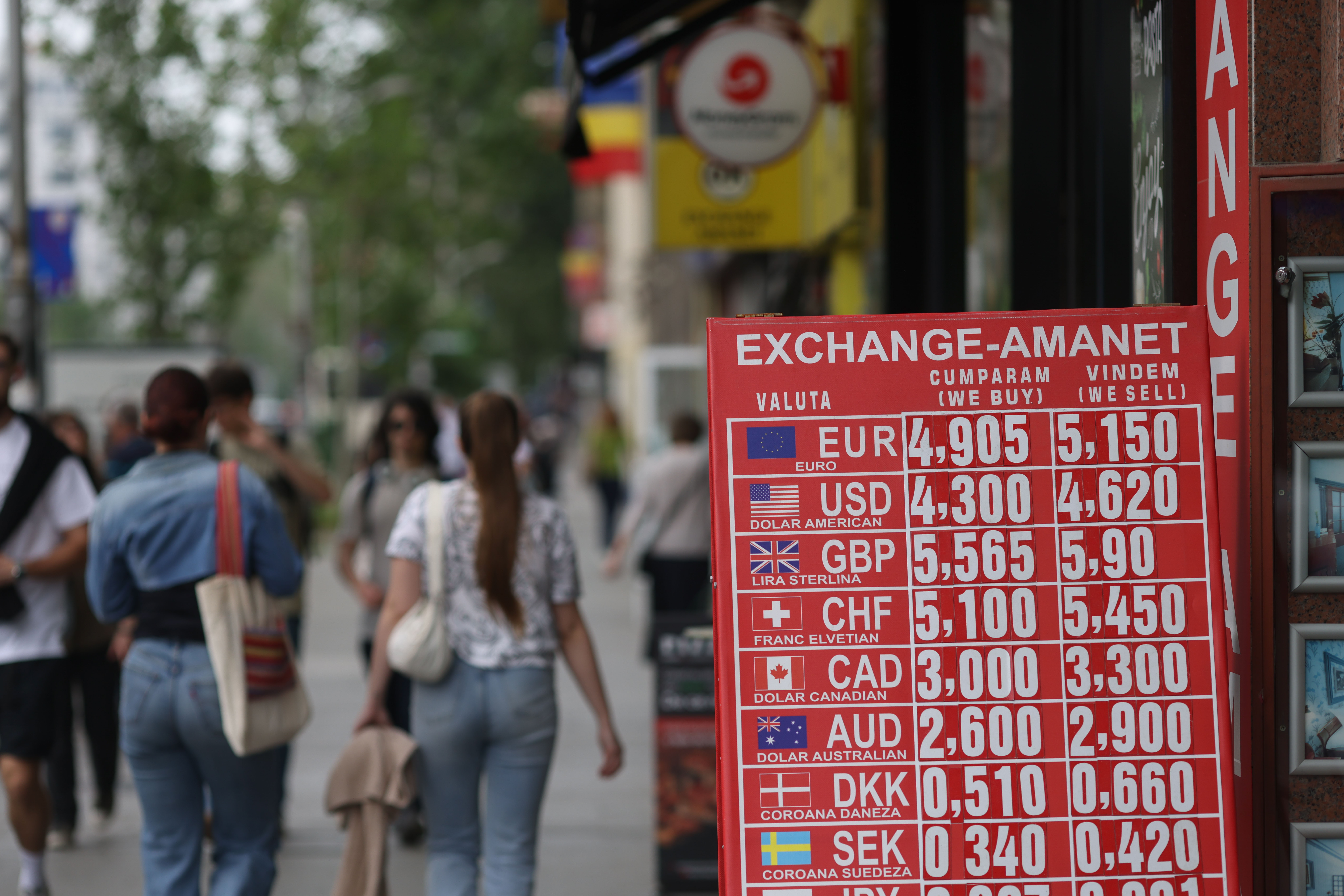 Leul s-a apreciat, miercuri, în raport cu principalele valute. Gramul de aur s-a scumpit