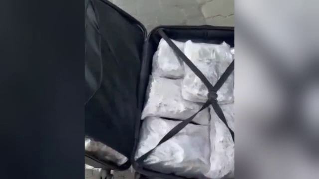 Un bărbat a fost prins la ieșirea din Arad cu 6,5 kg de canabis. Unde le avea ascunse