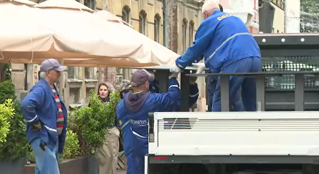 Mai multe terase ilegale din centrul Timișoarei, demontate de Primărie. Unii proprietari au fost luaţi prin surprindere
