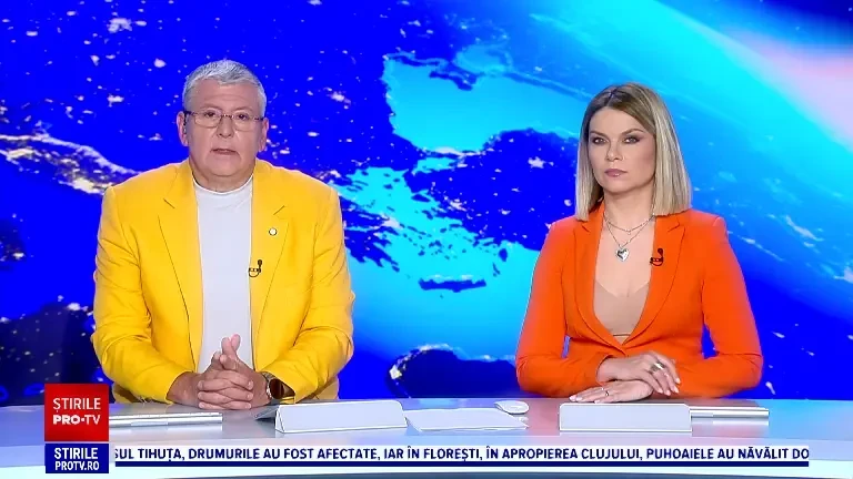 Incendiu de proporții în București. Flăcările au cuprins 500 de mp dintr-un depozit. Intervin 12 echipaje de pompieri