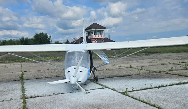 Un avion a aterizat forțat lângă Caransebeș. Cine se afla la bord