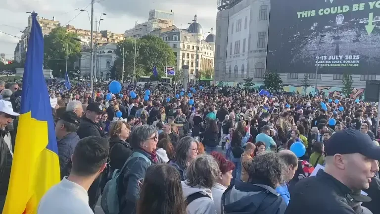 Miting proeuropean în Bucureşti, dar şi în marile oraşe ale României. Oamenii fac apel la ieşirea la vot în număr mare