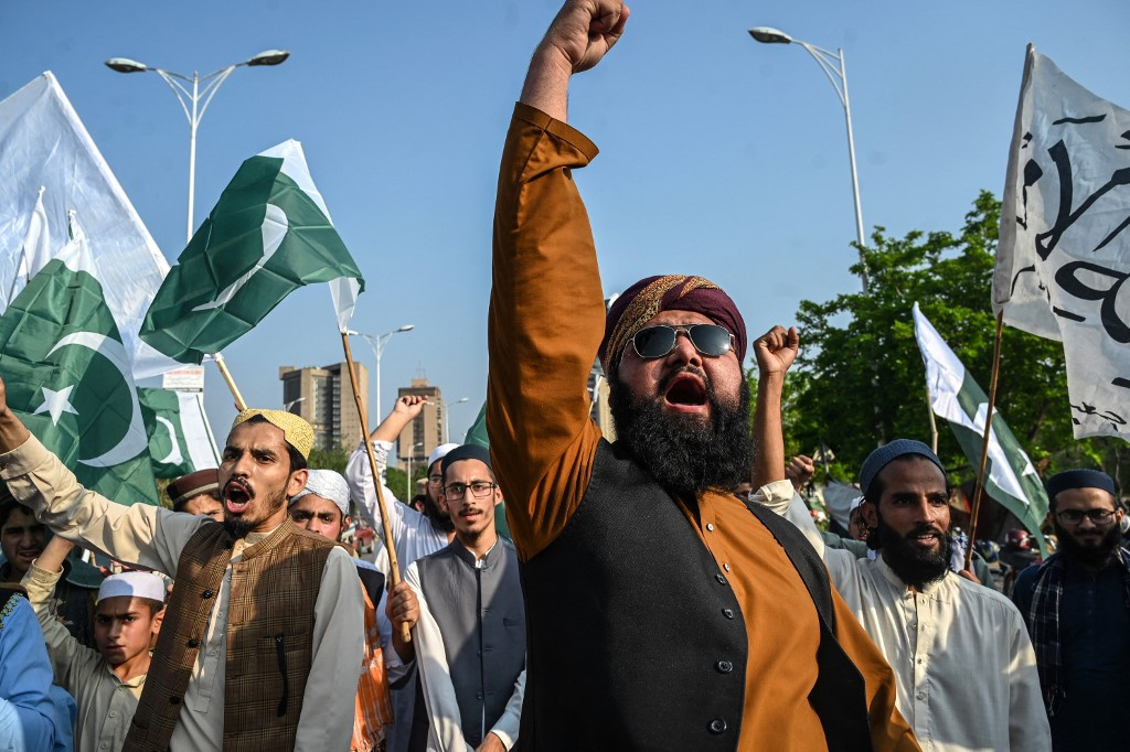 VIDEO. Pakistanul a atacat India cu rachete ”Fateh” cu rază medie de acțiune. 25 de baze au fost lovite