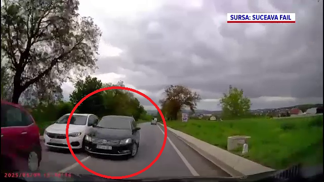 Un șofer este căutat de poliția din Suceava după o depășire periculoasă. Momentul în care era cât pe ce să lovească o mașină