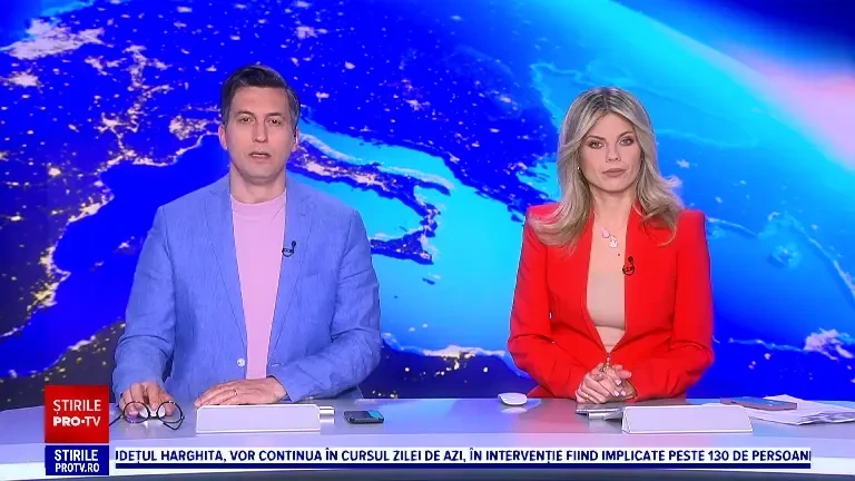 Incendiu violent în Galați. Acoperișul comun a 3 case au fost cuprinse de flăcări. De la ce ar fi pornit focul