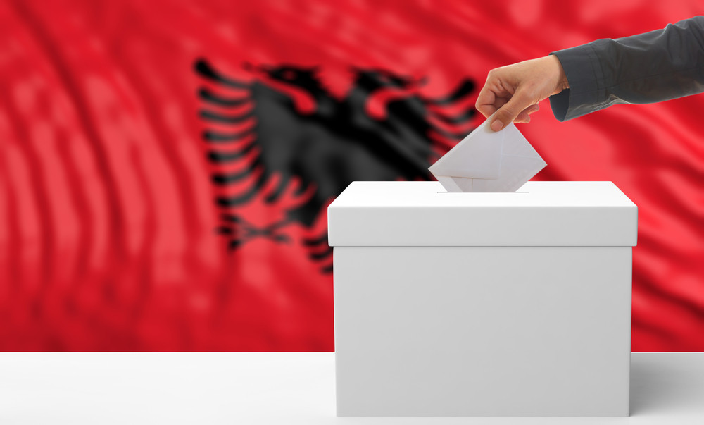 Albanezii votează duminică în alegerile legislative, considerate un test pe drumul spre aderarea la UE