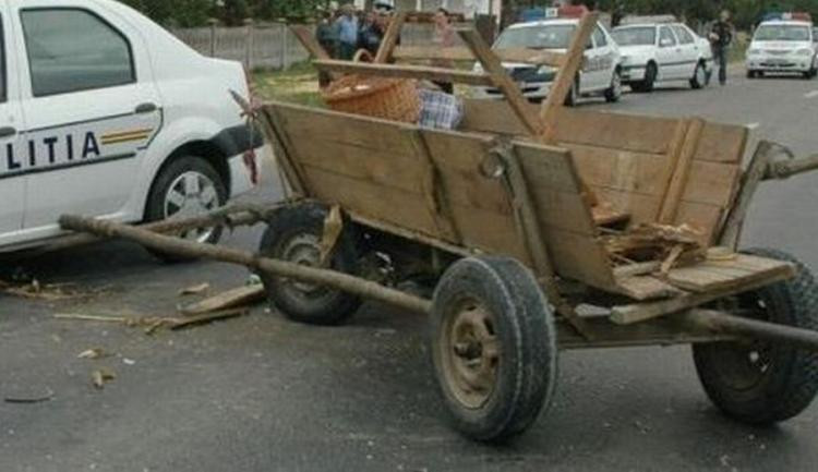 Un copil de 3 ani și o femeie au murit după ce au căzut dintr-o căruță și au fost loviți de un autocamion, în județul Cluj